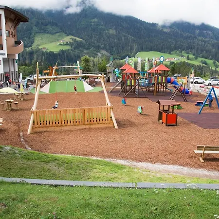 12 Gruener Baum Alpendorf * Sankt Johann im Pongau